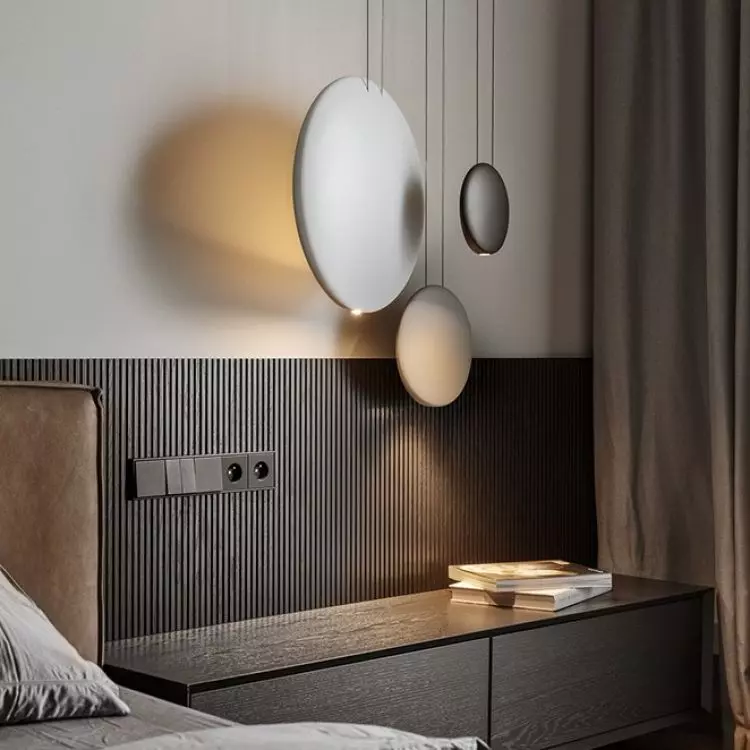 The wall behind the bed was decorated with a veneered panel