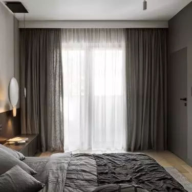 The arrangement is kept in dark colors