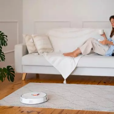 Niektóre modele robotów sprzątających mogą być sterowane zdalnie