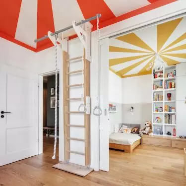 Decorative ceilings allude to the circus