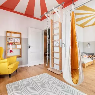 In the playroom, boys can use a gymnastics ladder and a sack swing