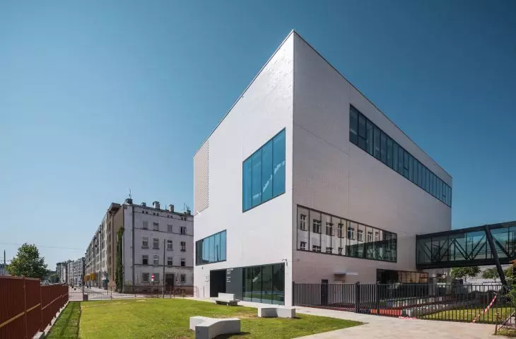 Sports Hall of the 13th High School, Wroclaw - view of the facade