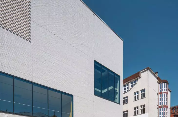 Hala Sportowa XIII LO, Wrocław – widok elewacji