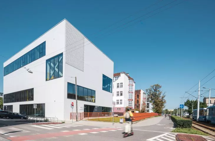 Sports Hall of the 13th High School, Wroclaw - view of the facade