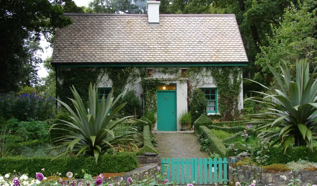 Bitumen tile is a great solution for the roof of a garage, gazebo or summer house