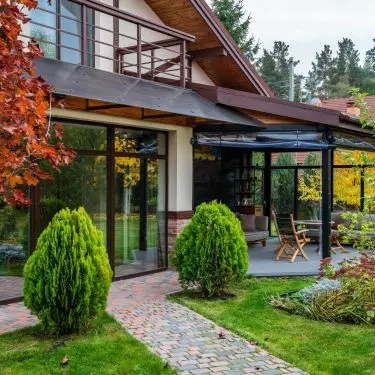 The pergola gives you the opportunity to fully build a terrace. Thanks to it you can create a year-round veranda, which will protect you from the cold and rain