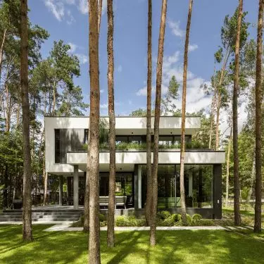 The villa consists of two staggered blocks