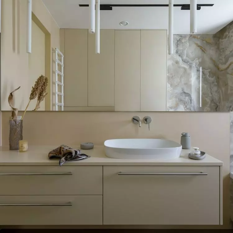 The minimalist arrangement is kept in earthy colors