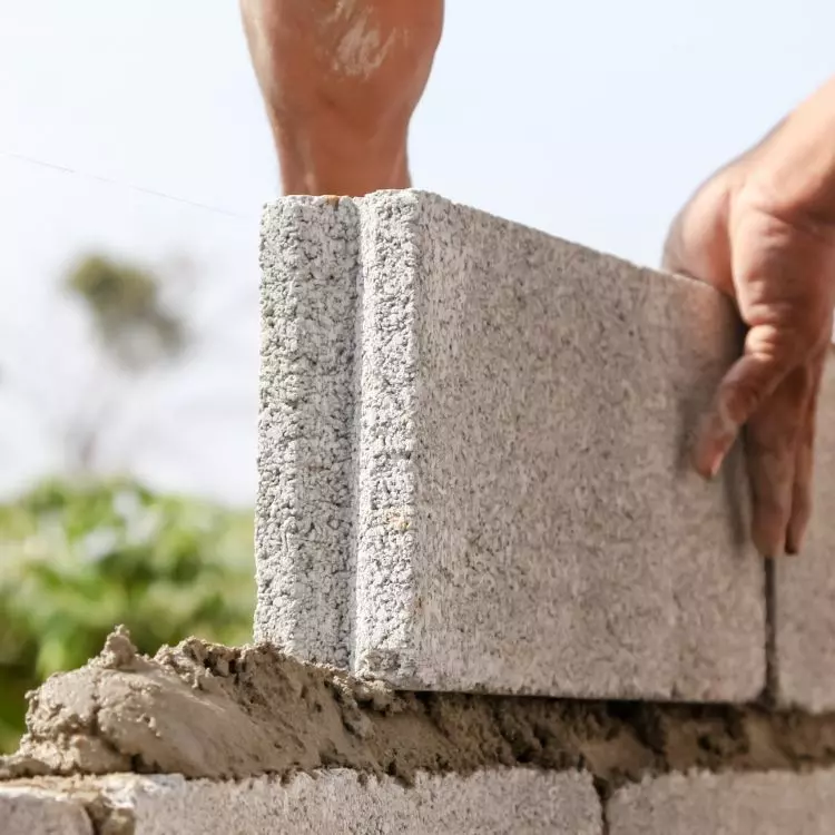 It is best to brick when the air temperature is between 5°C and 30°C