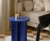 kobaltowy akcent we wnętrzu