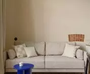 w obu apartamentach architektki wyeksponowały surowe mury dawnego Domu Polskiego