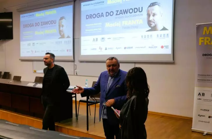 wykład na Politechnice Warszawskiej otworzył prodziekan ds ogólnych prof. PW dr inż. arch. Jerzy Grochulski