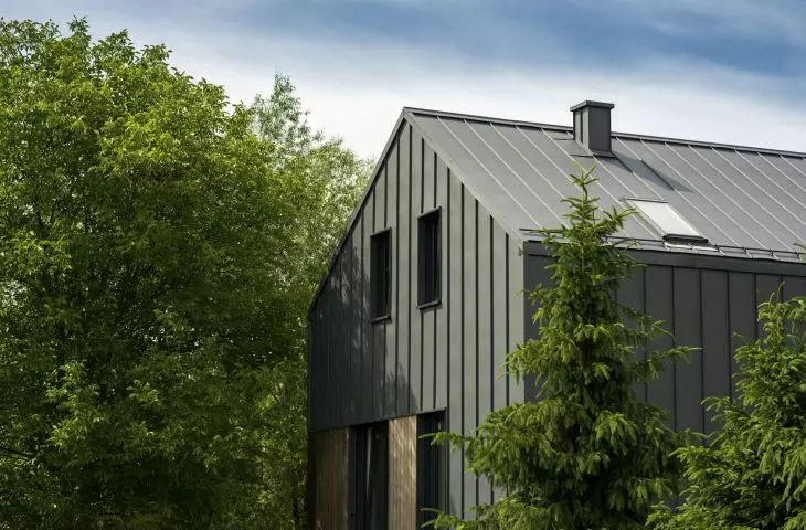 Stal GreenCoat® w zrównoważonym budownictwie – odporne oraz estetyczne dachy, elewacje i rynny 