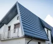 Stal GreenCoat® w zrównoważonym budownictwie – odporne oraz estetyczne dachy, elewacje i rynny
