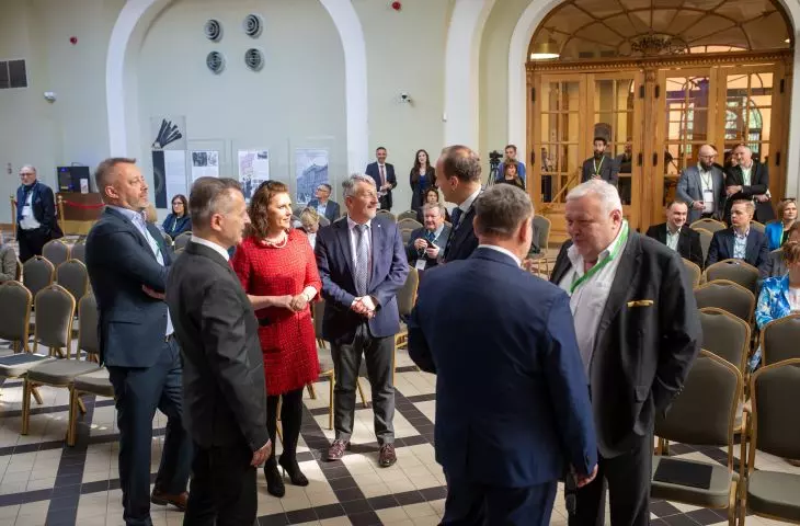 goście przed rozpoczęciem konferencji