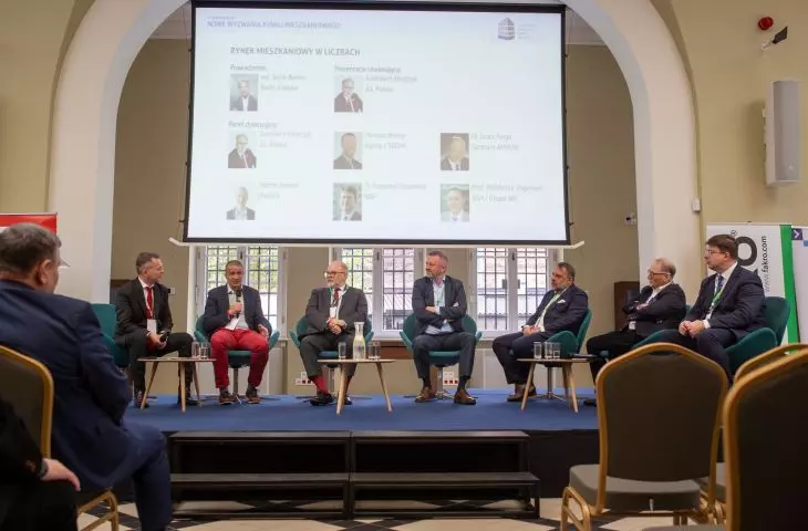 od lewej: red. Jacek Bańka, Marcin Krasoń, dr Jacek Jurga, Mariusz Bryksy, prof. Waldemar Rogowski, Kazimierz Kirejczyk, dr Krzysztof Olszewski