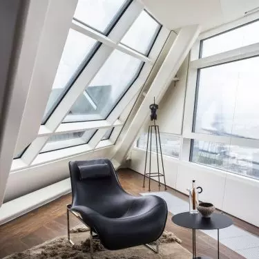A relaxation area has been arranged in the corner of the apartment