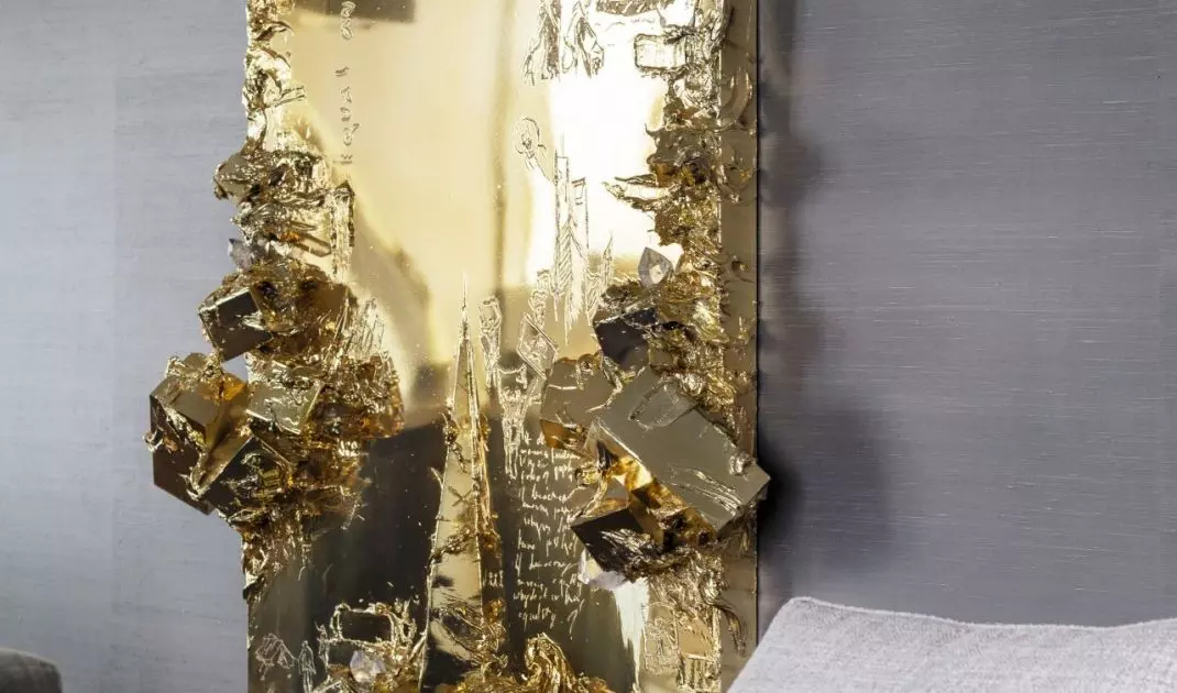 The author of the gold relief is Igor Dobrowolski