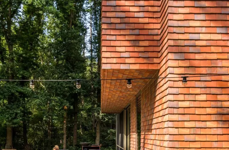 Dachówki na elewacji - trend w architekturze