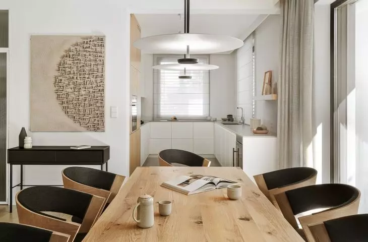 The interior is kept in a shade of broken beige gray 