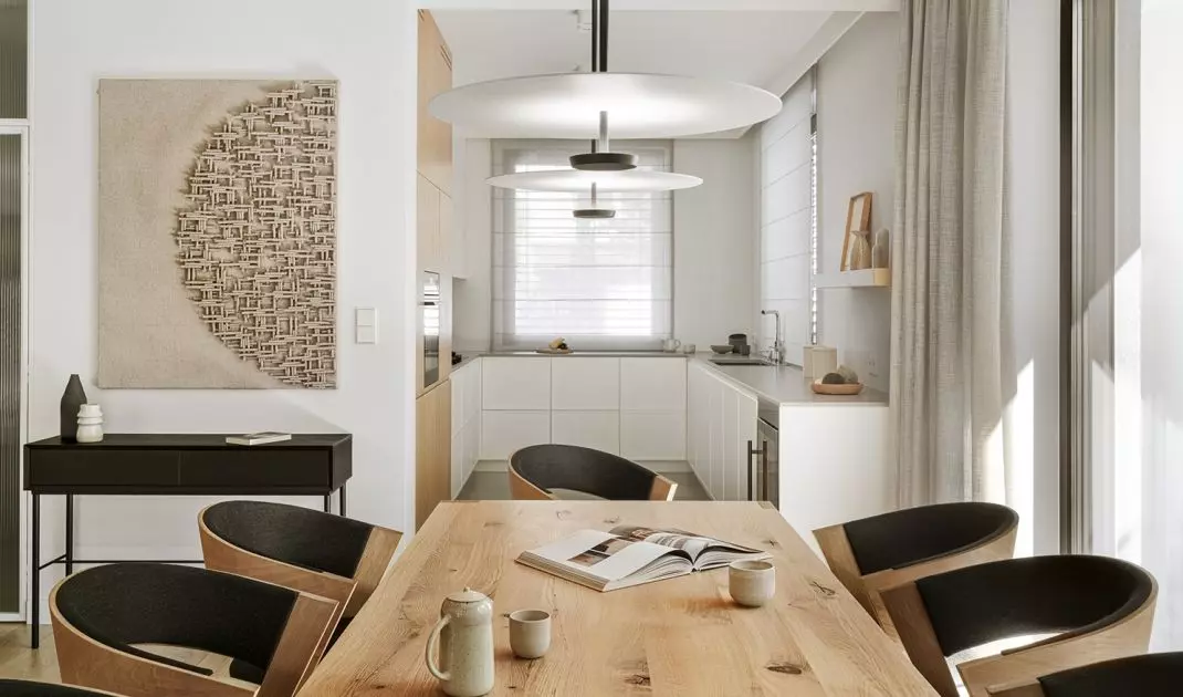 The interior is kept in a shade of broken beige gray 
