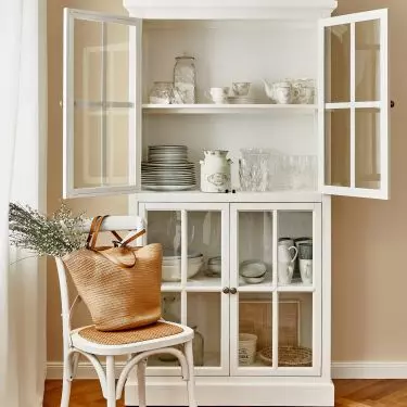 The sideboard is a characteristic element of the interior in the Provençal style