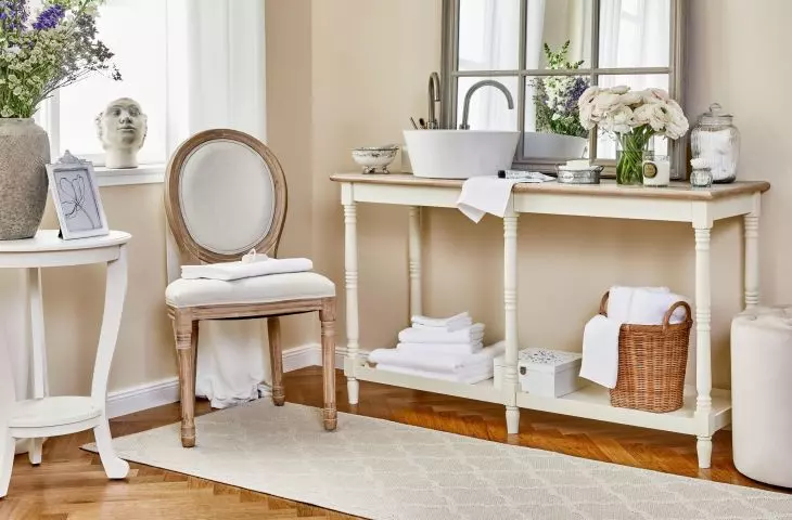 Interior arrangements in the Provençal style are based on light, pastel colors 