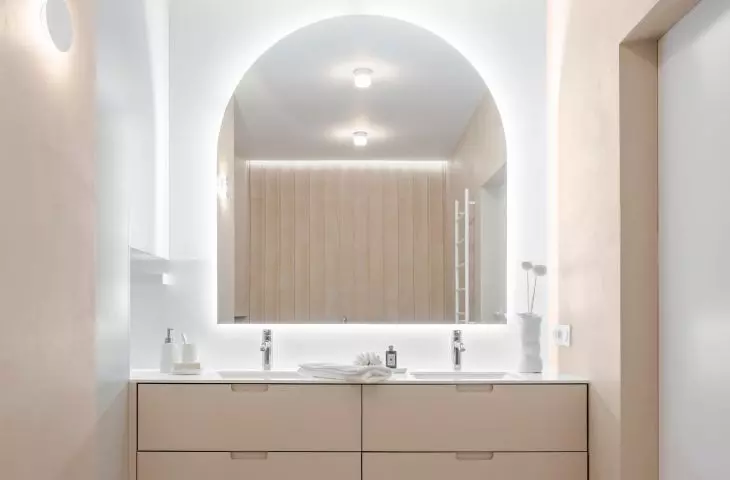 Microcement covers both the walls and the floor