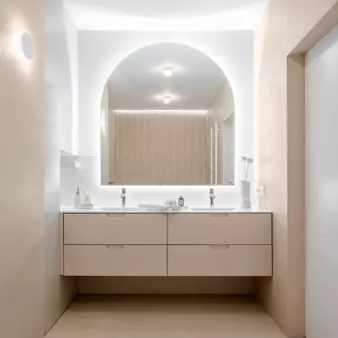 Microcement covers both the walls and the floor
