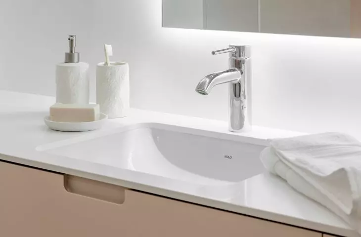 The first floor bathroom has two washbasins