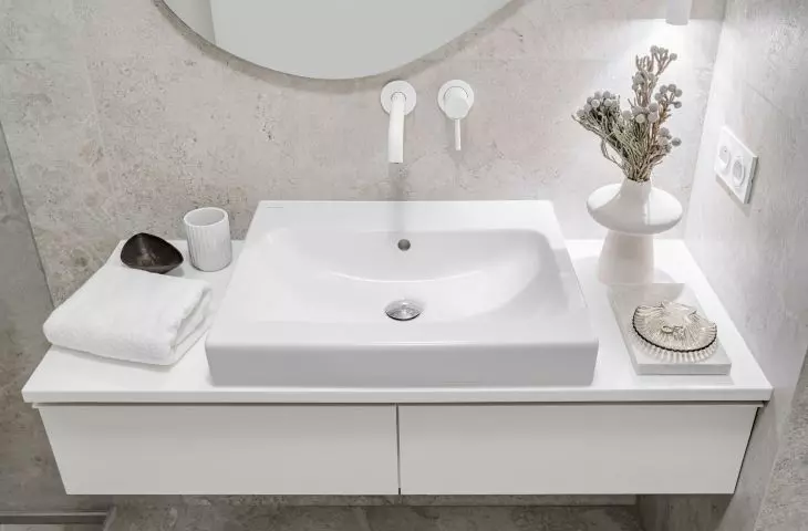 The bathroom also performs household functions therefore a larger washbasin was used