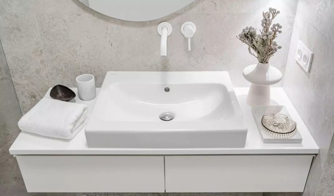 The bathroom also performs household functions therefore a larger washbasin was used