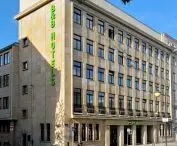 dawny bank BGK przy placu Wolności w Poznaniu, obecnie hotel (po przebudowie z 2022 r.)