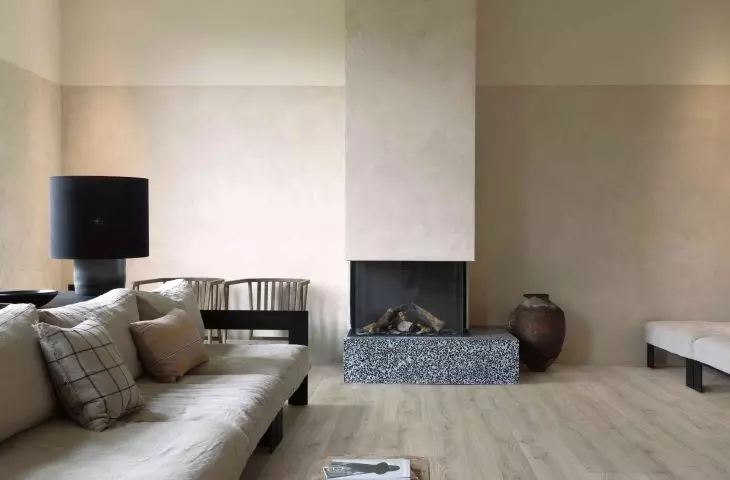 Combine wood with stone for a natural and harmonious effect