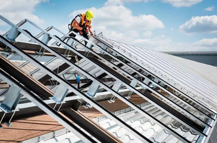 prace montażowe nowych świetlików ALUCO SKYLIGHT TR THERM