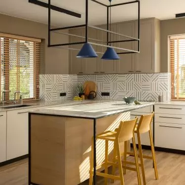 Cobalt lamps hang over the island