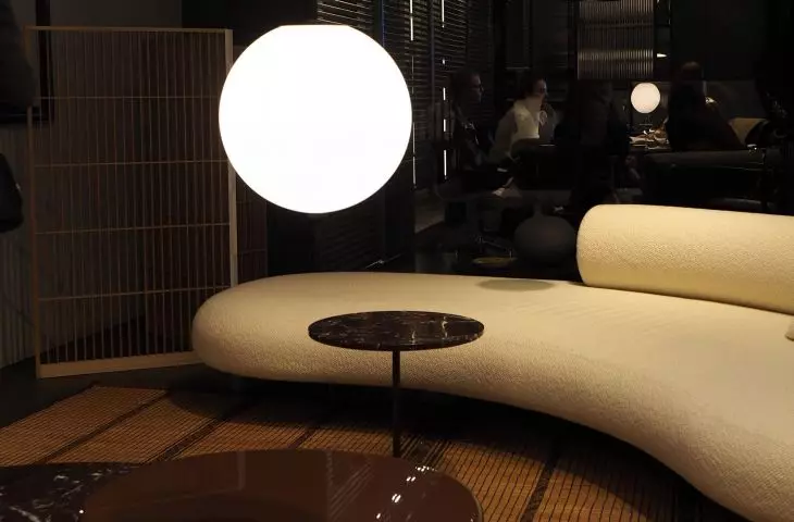 Oblique forms are adopted by both lounge furniture and tables