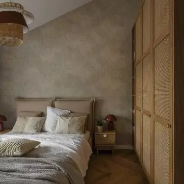 The architects decided to decorate the bedroom in an exotic boho style