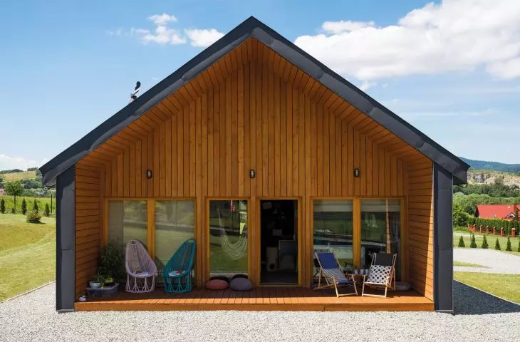 in order to save energy and make natural use of solar energy, it is advisable to design more glazing on the south side, and less or almost none on the north side