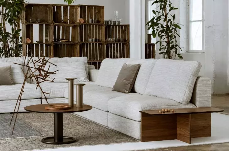 Stolik Oo, sofa Raksa 