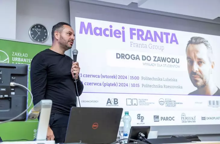 Maciej Franta otwiera wykład