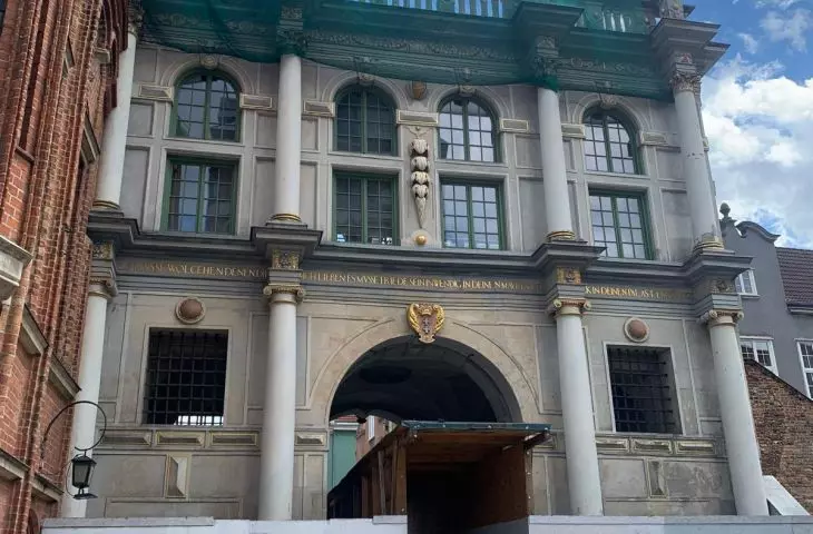 Golden Gate. On the left - a fragment of the walls of the St. George's Brotherhood Court, which houses the headquarters of the SARP Branch 