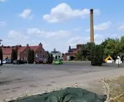 teren Starej Gazowni widziany znad muru na wysokości przyczółka nowej przeprawy