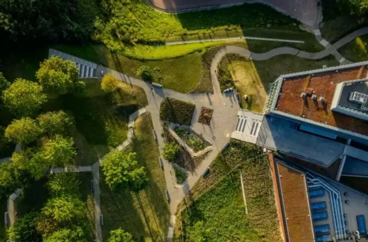 W październiku uczelnia otworzyła dla mieszkańców nowy ogólnodostępny park