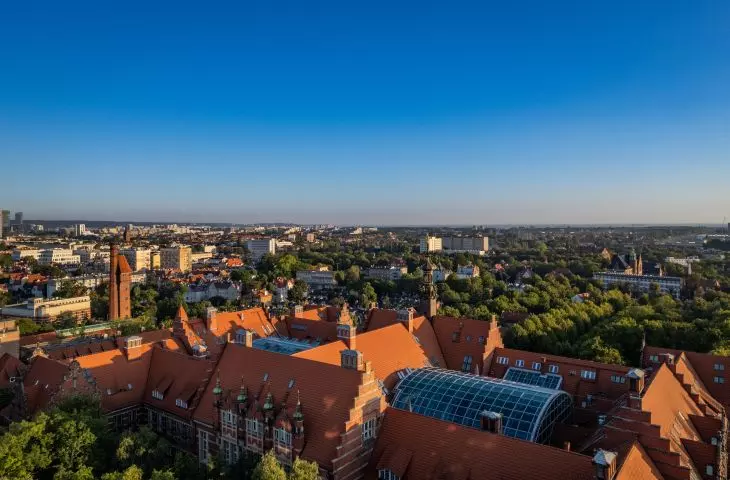 The university consists of eight faculties
