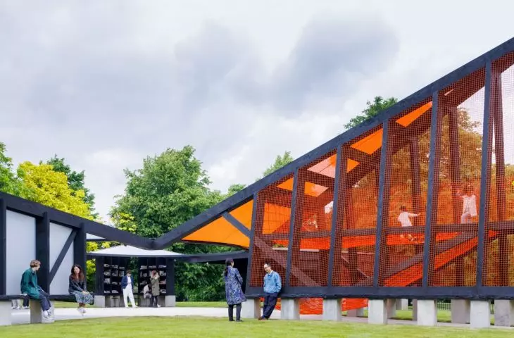 Widok na trzy części Archipelagu: The Gallery, The Library of Unread Books i The Play Tower