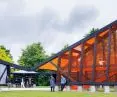 Widok na trzy części Archipelagu: The Gallery, The Library of Unread Books i The Play Tower