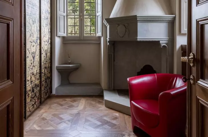 The parquet floor has been renovated and turned into tiles