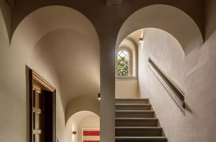 The architects preserved the original arches and wooden beams