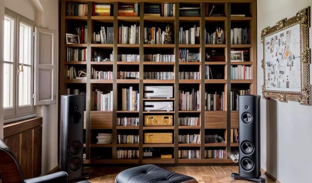 Architekci zaprojektowali regał na sprzęt audio